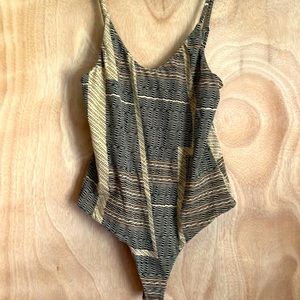 Kealopiko ☀️ EUC Bodysuit LARGE